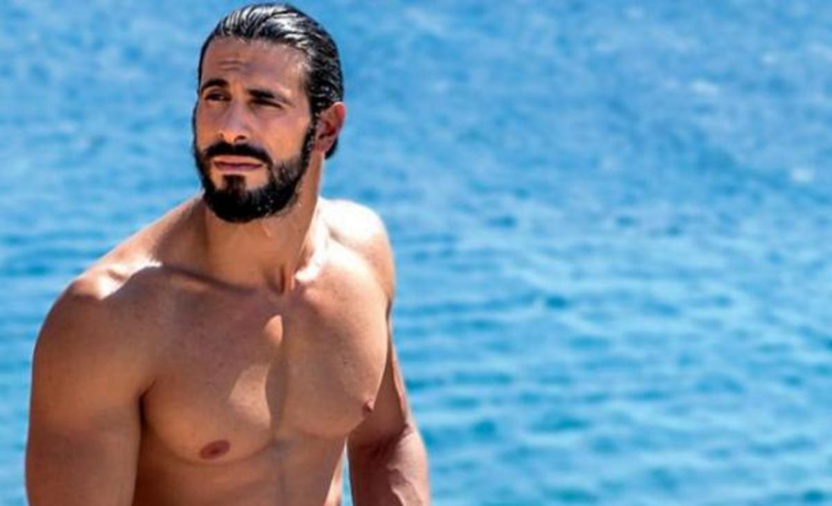 Αγνώριστος είναι σήμερα ο Γιώργος Παράσχος!