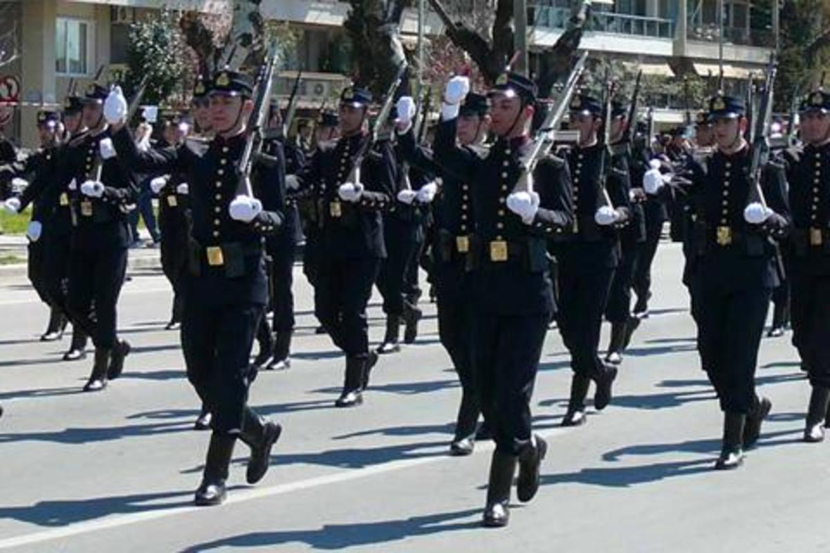 Κούρεμα” και στις παρελάσεις!