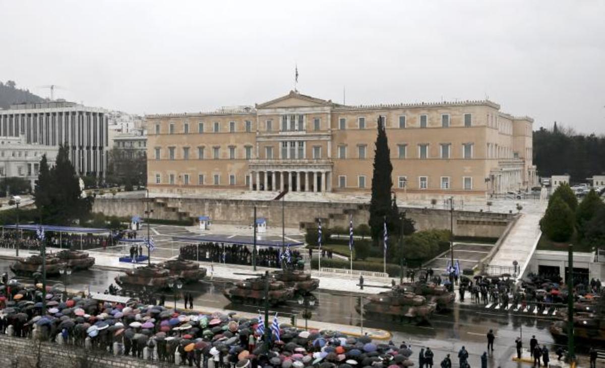 Η απίστευτη ατάκα παρουσιάστριας για τις straight εθνικές παρελάσεις