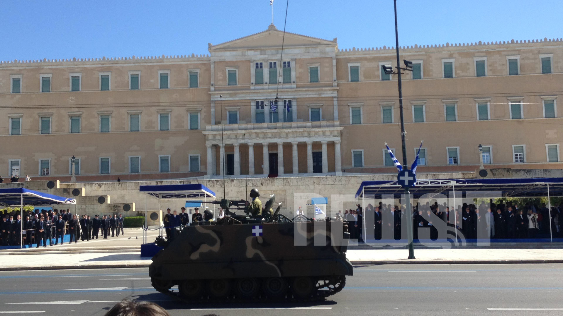 Στρατιωτική παρέλαση απ’ τα… παλιά για την 25η Μαρτίου – Με μαχητικά αεροσκάφη, ελικόπτερα και μηχανοκίνητα τμήματα
