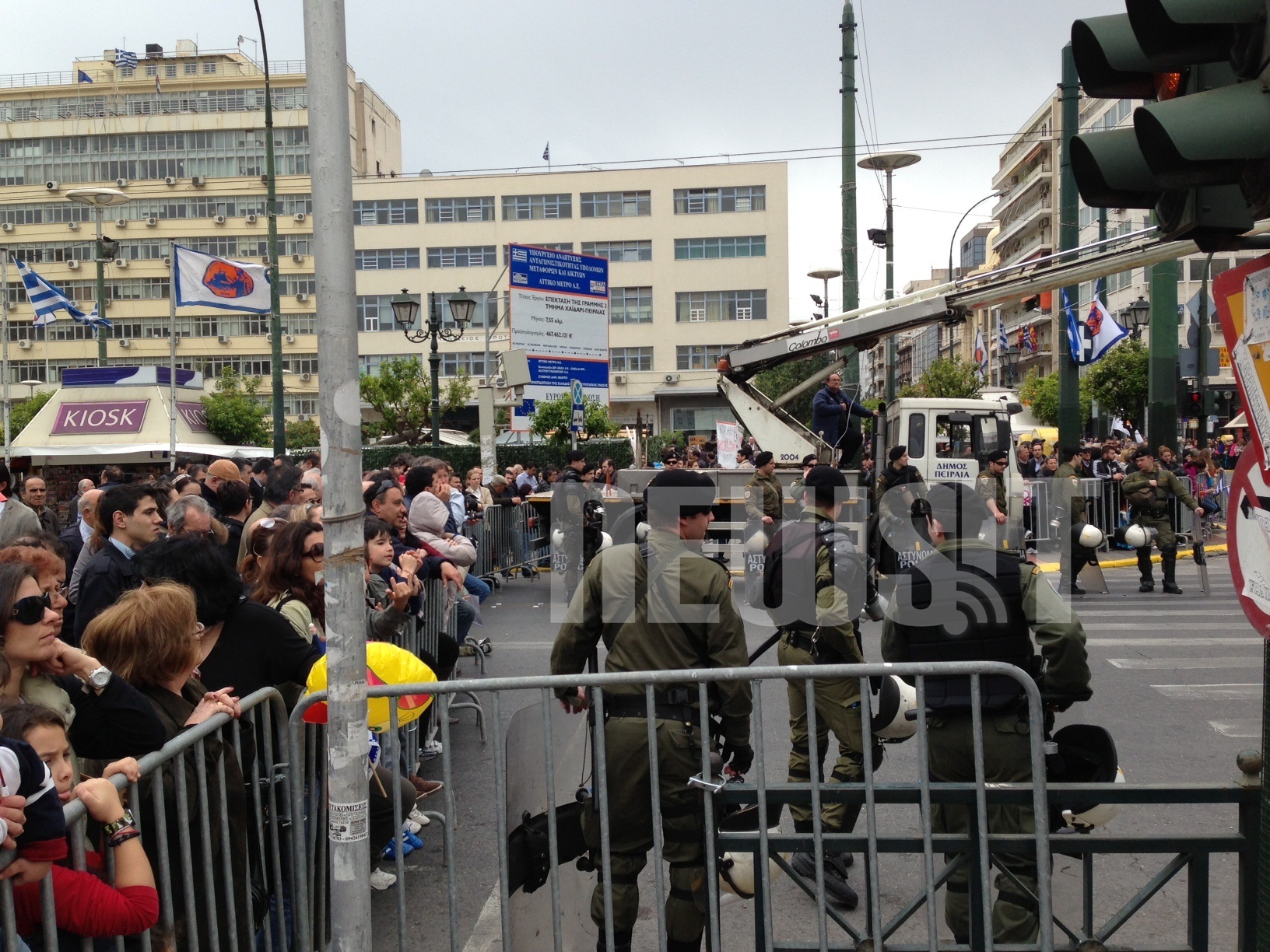 Κάγκελα … παντού και στον Πειραιά – ΦΩΤΟ