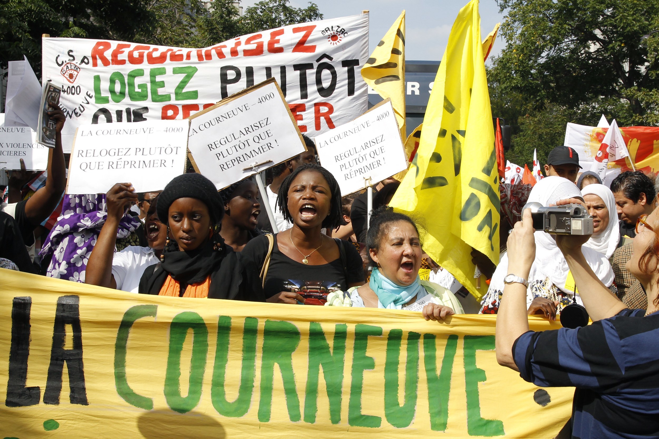 Γαλλία: Χιλιάδες στους δρόμους για τους Ρομά
