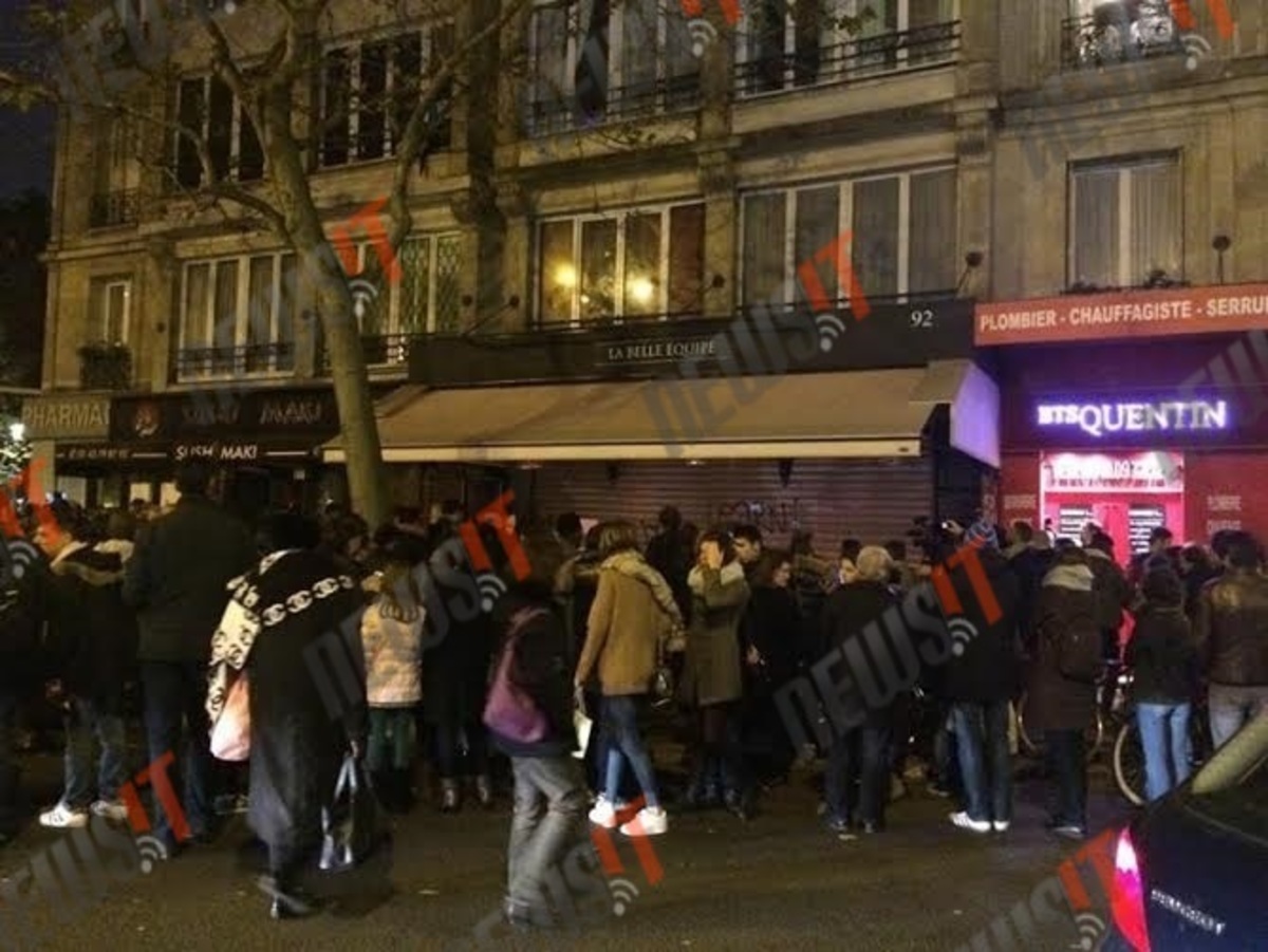 Παρίσι – Φωτογραφίες του Newsit.gr από τη σιωπηρή διαμαρτυρία στο εστιατόριο της τραγωδίας