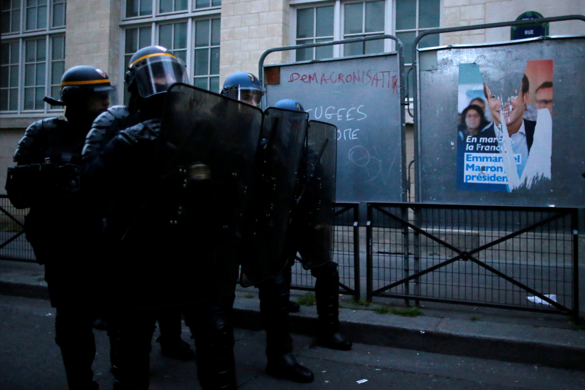 “Μακρόν, άδειασέ μας τη γωνιά” – Συλλήψεις κι επεισόδια σε Παρίσι και Ναντ