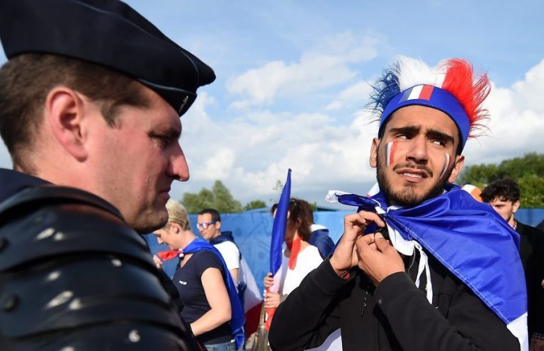 Euro 2016: Ούτε να το χαρούν! Δεν θα γίνει παρέλαση θριάμβου αν κερδίσει η Γαλλία – 5.000 αστυνομικοί σε όλο το Παρίσι με το… δάχτυλο στη σκανδάλη!