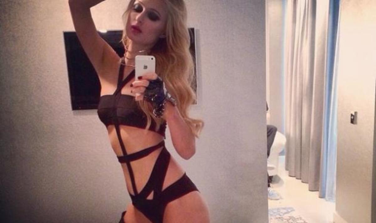 Paris Hilton: Καυτή φωτογράφιση με μαύρα εσώρουχα, εμπνευσμένη από τις “50 αποχρώσεις του γκρι”