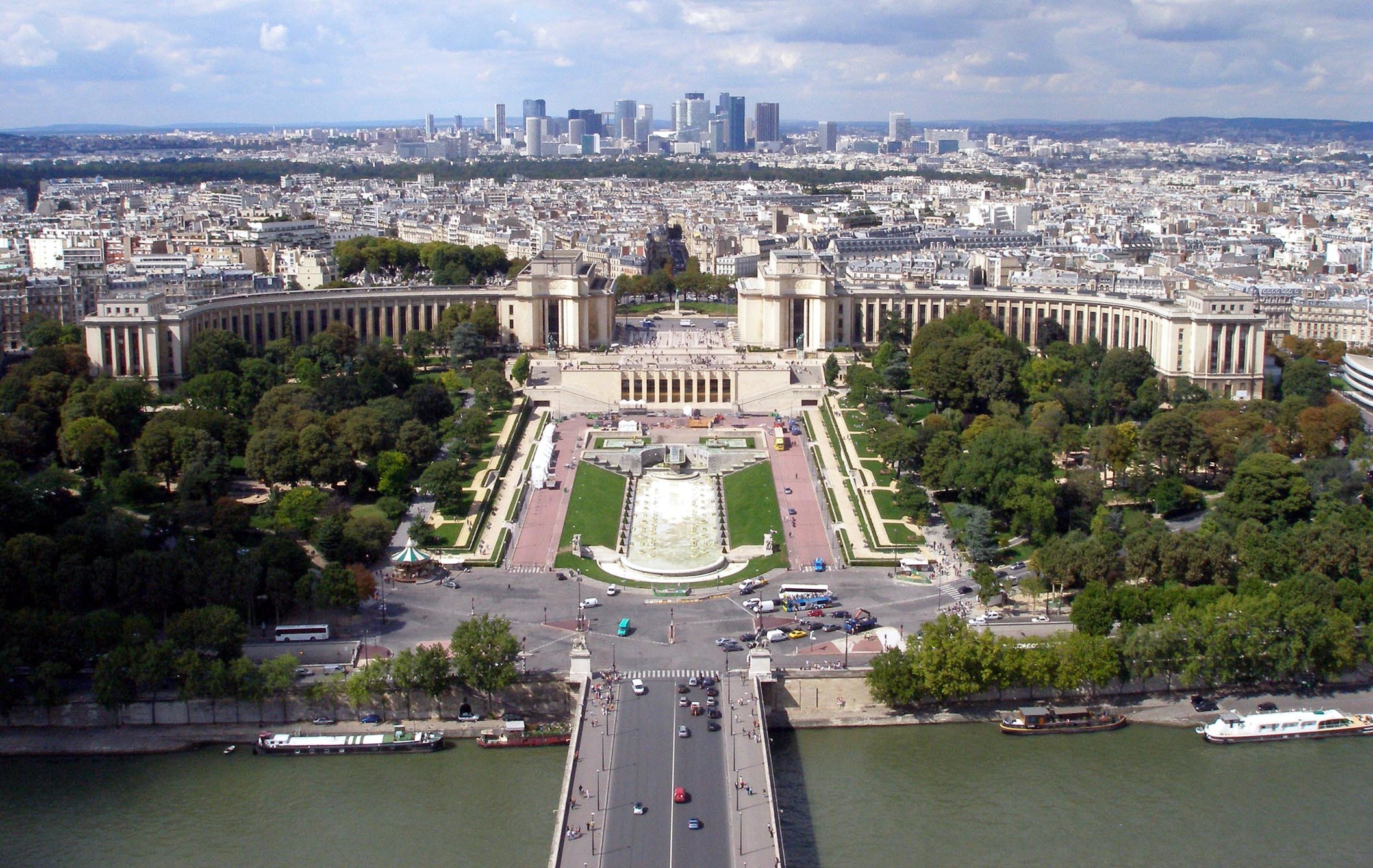 Economist: “H Γαλλία μία ωρολογιακή βόμβα στην καρδιά της Ευρώπης”