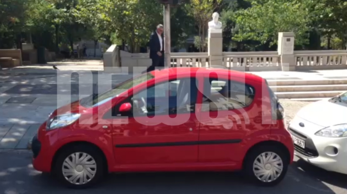 Παράνομα παρκαρίσματα στους δρόμους