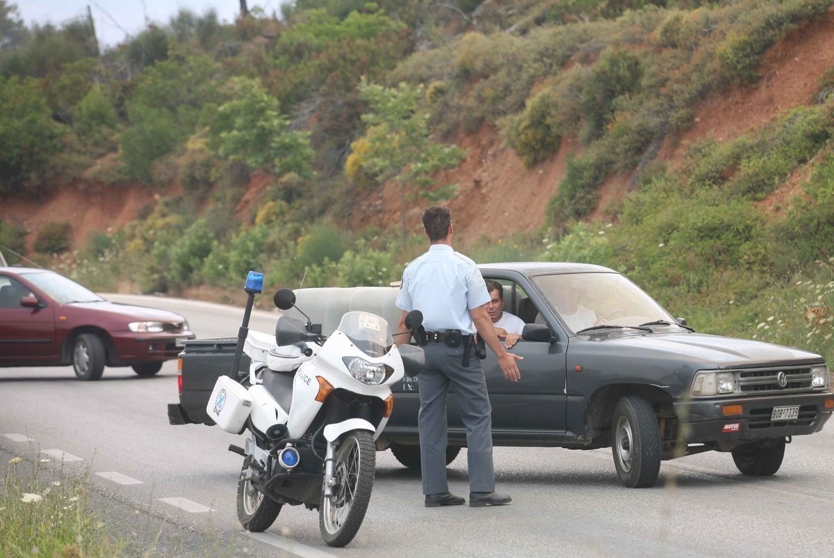 “Ντου” αστυνομικών στην Πάρνηθα – Ξήλωσαν τα μηχανήματα της ERTopen