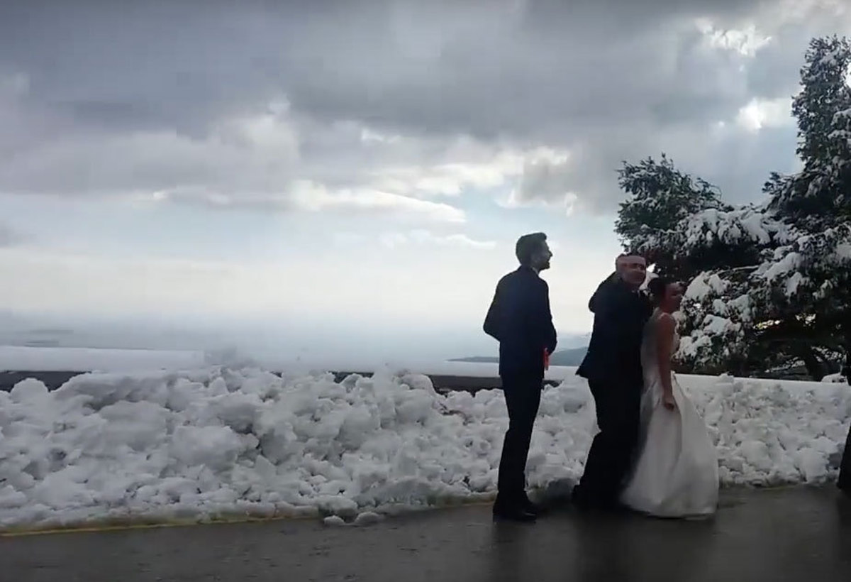 Χαρά στο κουράγιο τους! Γαμήλια φωτογράφηση στην χιονισμένη Πάρνηθα! (VIDEO)