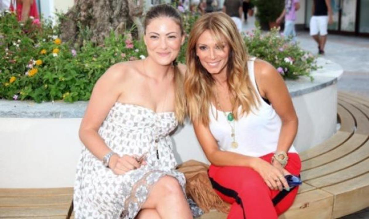 Δέσποινα Καμπούρη – Έλλη Κοκκίνου: Κοριτσοπαρέα στο νησί!