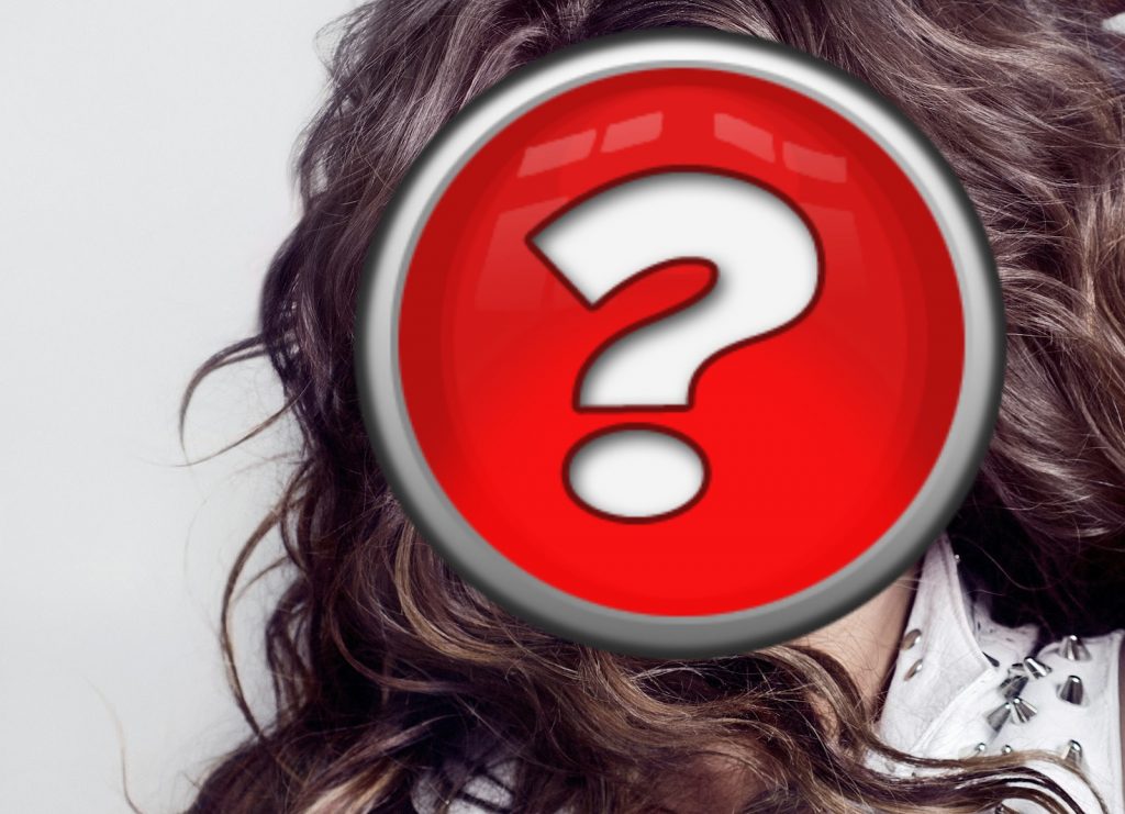 Ελληνίδα παρουσιάστρια παραδέχεται ότι την φλερτάρουν γυναίκες