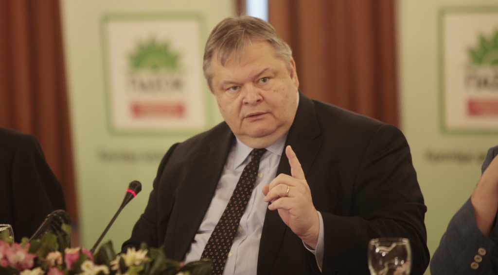 ΠΑΣΟΚ: «Ο κ. Τσίπρας «ακυρώνει» τον κ. Βαρουφάκη αλλά φοβάται να τον αντικαταστήσει»