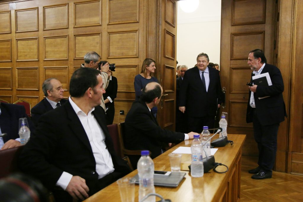 Άρχισε η γκρίνια από το ΠΑΣΟΚ – Βουλευτές θέλουν άμεσες πρωτοβουλίες από Σαμαρά