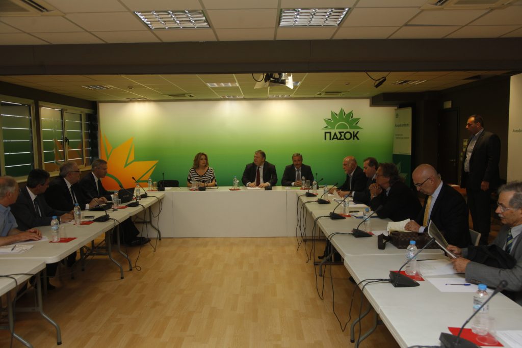 Αντιδρά το ΠΑΣΟΚ στην κίνηση των 4.000 στελεχών που θέλουν συνέδριο