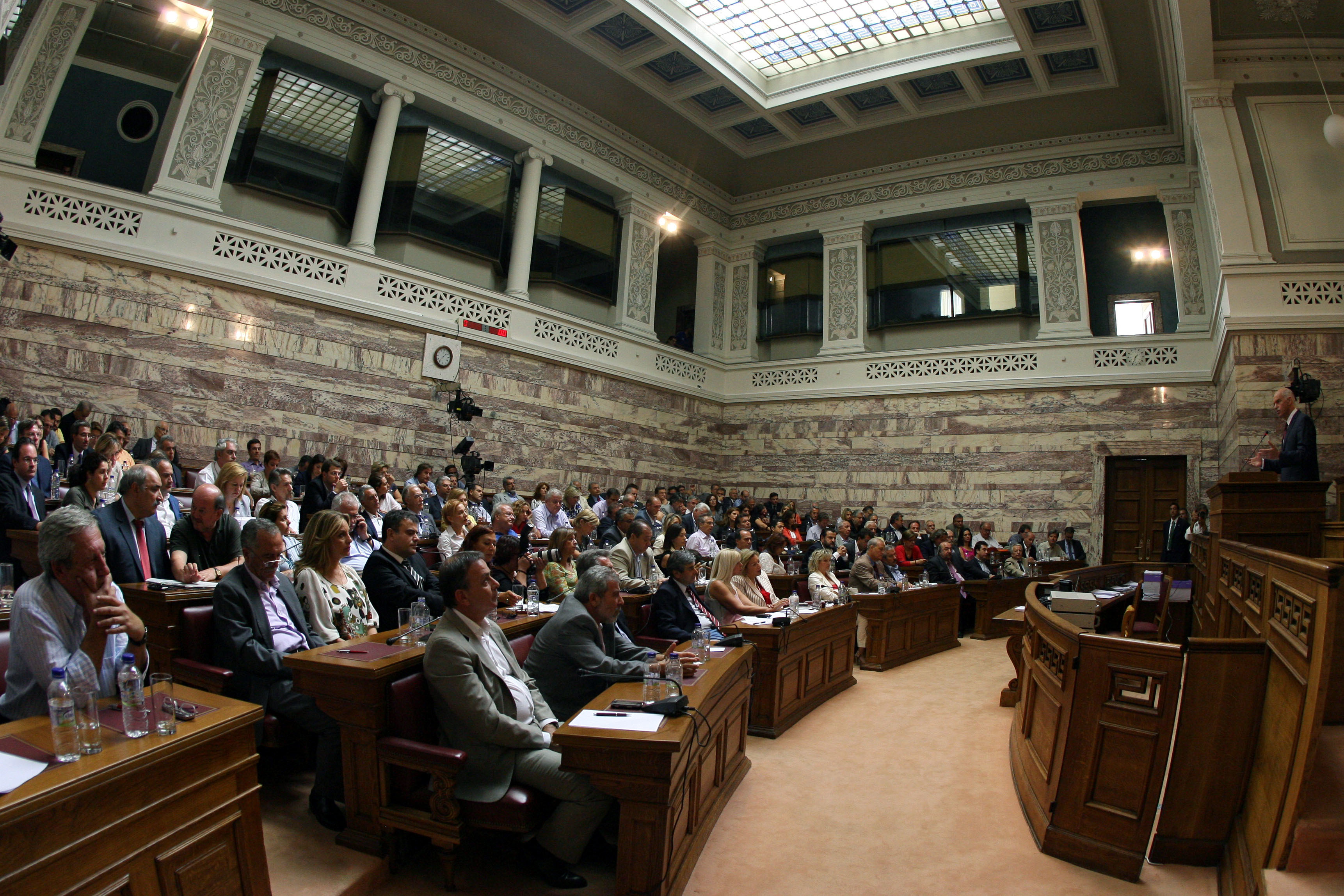 Οργισμένοι, λένε, είναι βουλευτές του ΠΑΣΟΚ – Θα καταψηφίσουν;