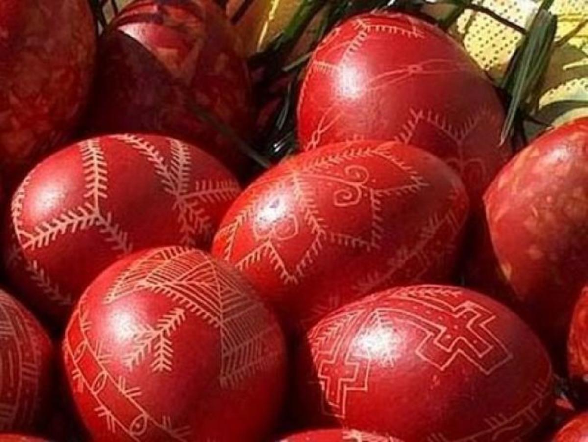 Γιατί βάφουμε κόκκινα αυγά το Πάσχα;