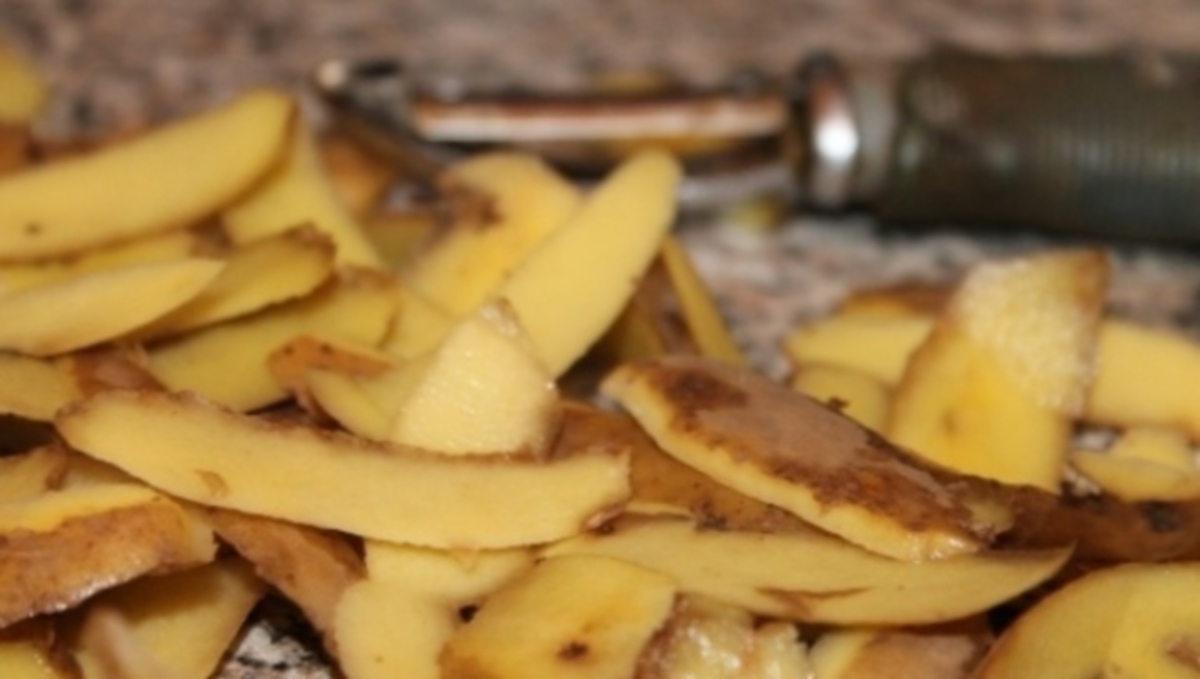 Πετάτε τις φλούδες όταν καθαρίζετε πατάτες; Μεγάλο λάθος – Δείτε γιατί