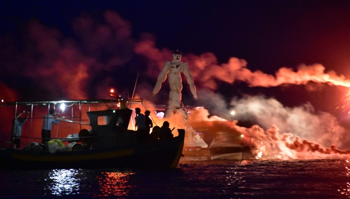 Πασχαλινά Έθιμα: Κατάνυξη στην Πάτμο και δυναμίτες στην Κάλυμνο