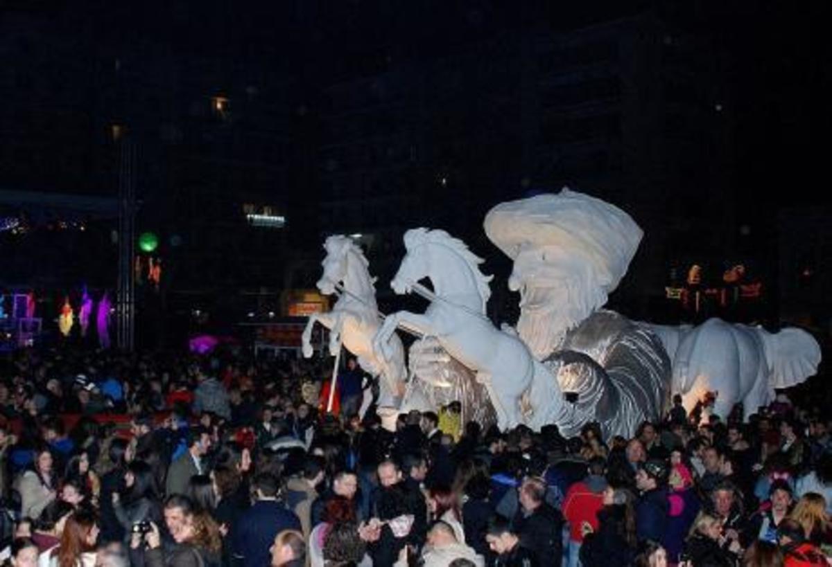Πάτρα: Διασκέδασαν μέχρι πρωίας την πρώτη καρναβαλική νύχτα! (ΦΩΤΟ-ΒΙΝΤΕΟ)