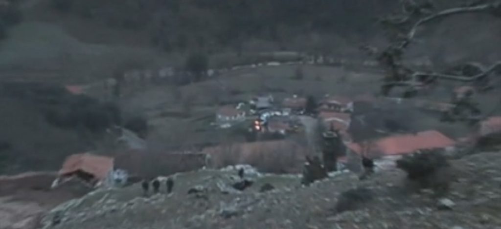 Η γη άνοιξε στα δύο στην Πλάκα των Καλαβρύτων (ΒΙΝΤΕΟ)