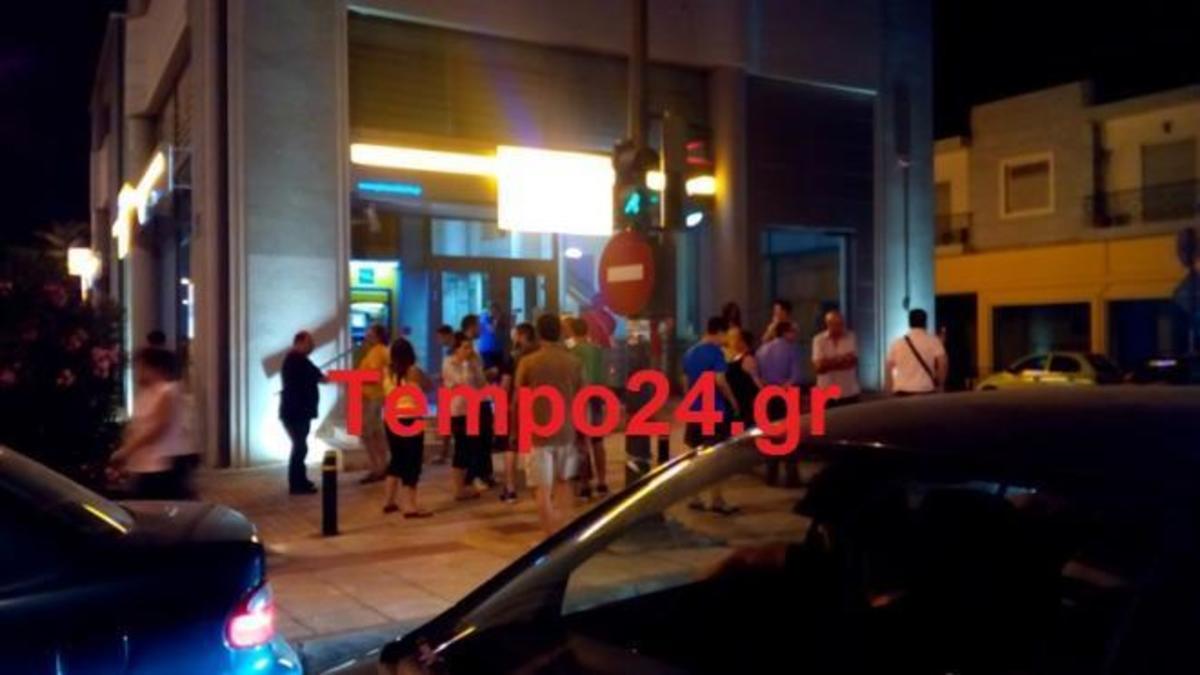 Πάτρα: Ουρές σε βενζινάδικα! Φουλάρουν ΙΧ και μηχανάκια!