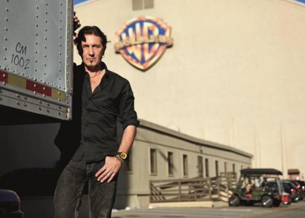 Ο δημιουργός του νέου batmobile στο Batman VS Superman μιλά για τις Ελληνίδες κόρες του