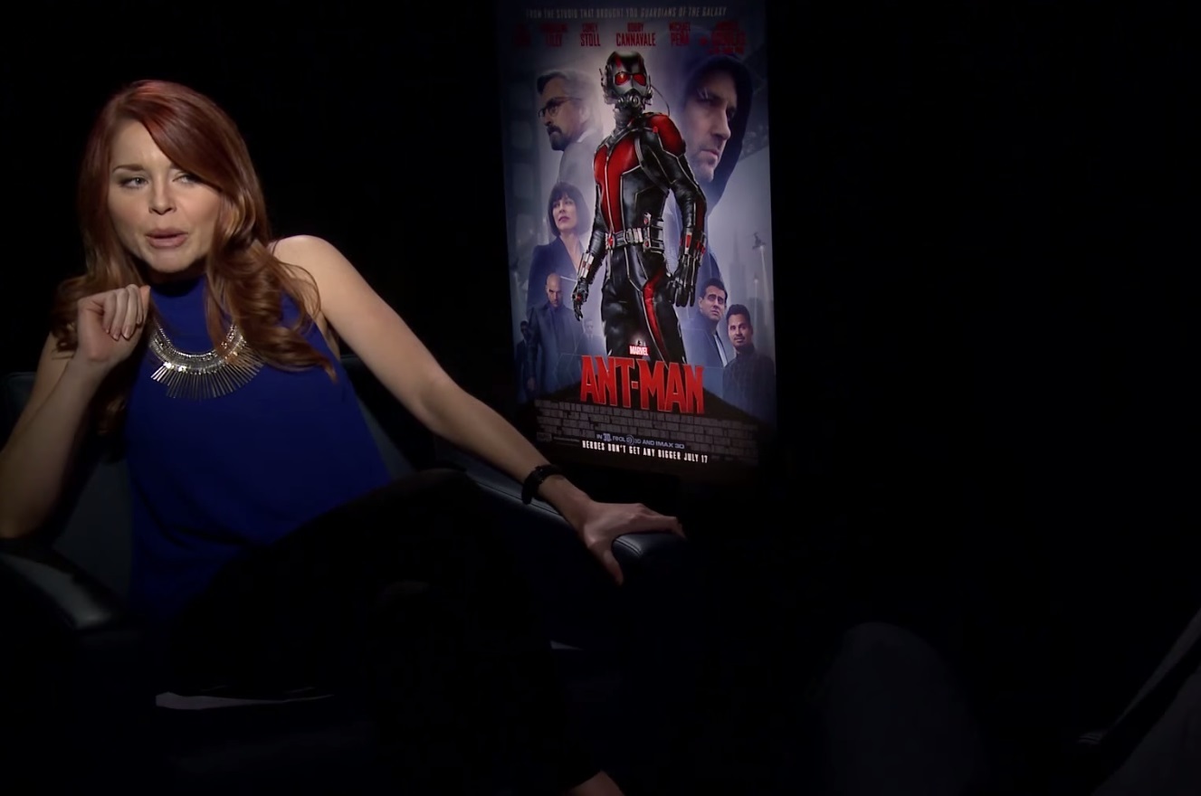 Χολιγουντιανός αστέρας δεν σταμάτησε να… αερίζεται την ώρα της συνέντευξης!