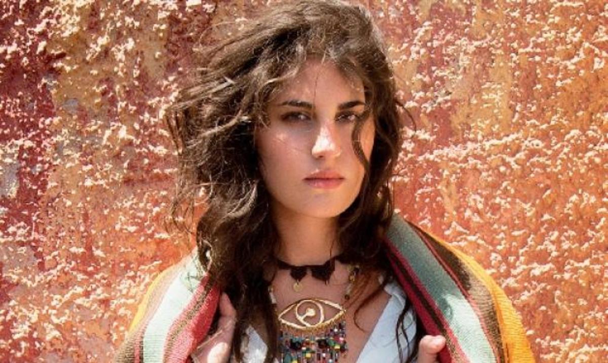 Παυλίνα Βουλγαράκη: Όσα εξομολογείται για τον έρωτα και τους γονείς της!