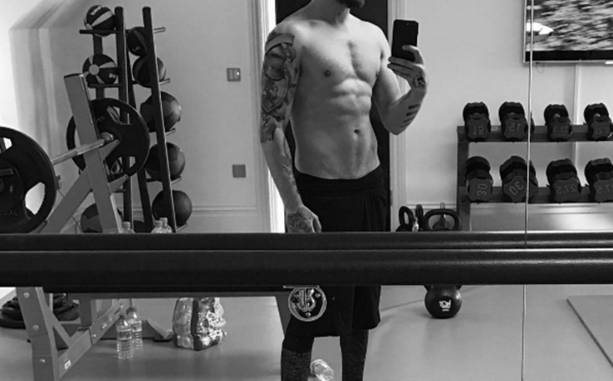 Δείχνει τους κοιλιακούς του στο Instagram και “τρελαίνει” τις θαυμάστριές του!