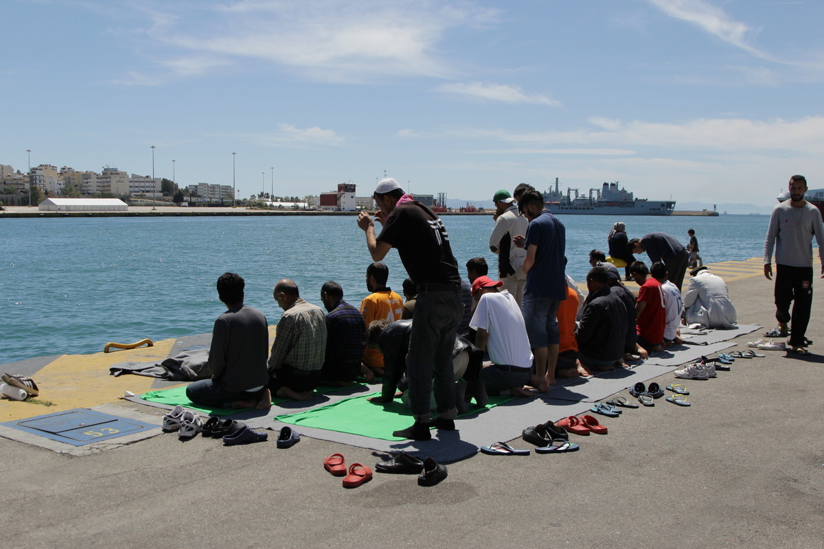 Πρόσφυγες: Πέρασε το Πάσχα και μένουν πάνω από 2.000 στον Πειραιά