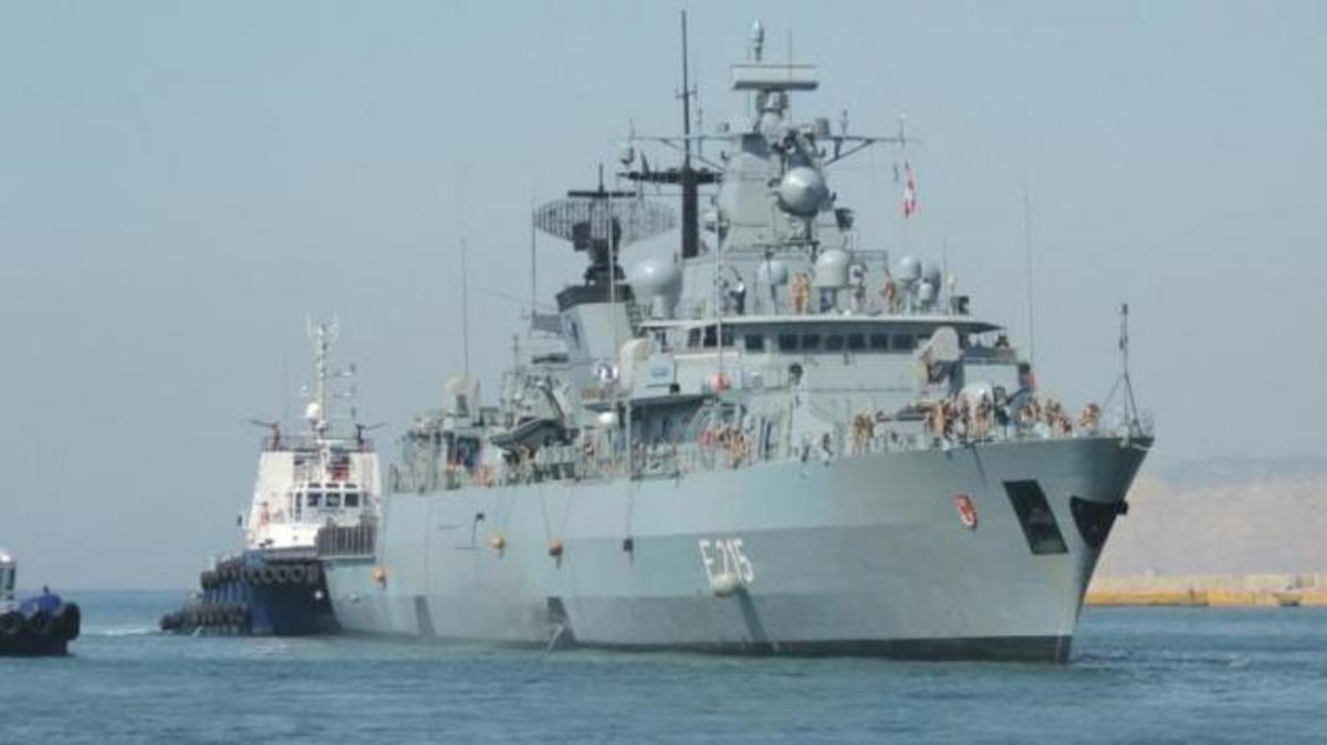 Στον Πειραιά για επισκευές η γερμανική φρεγάτα FGS Brandenburg [vid]