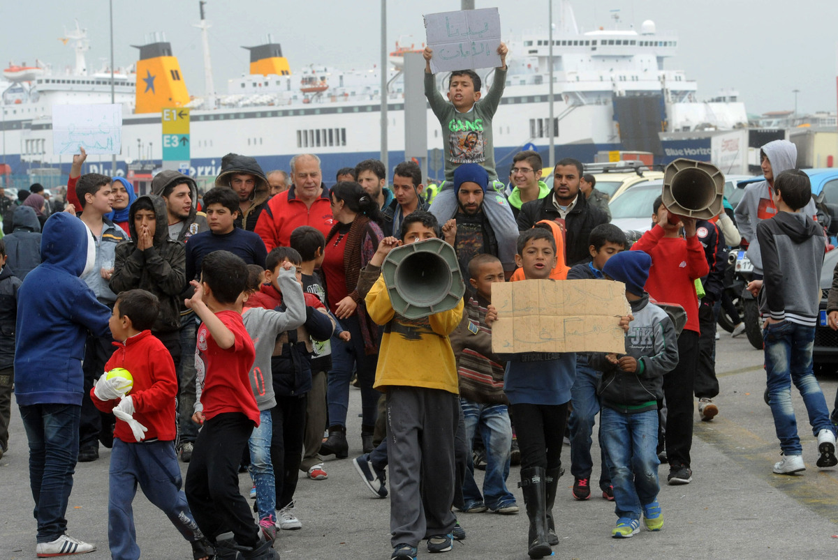 Ανατροπή στον Πειραιά! Πρόσφυγες θέλουν να επιστρέψουν στις χώρες τους μετά το μακελειό στις Βρυξέλλες
