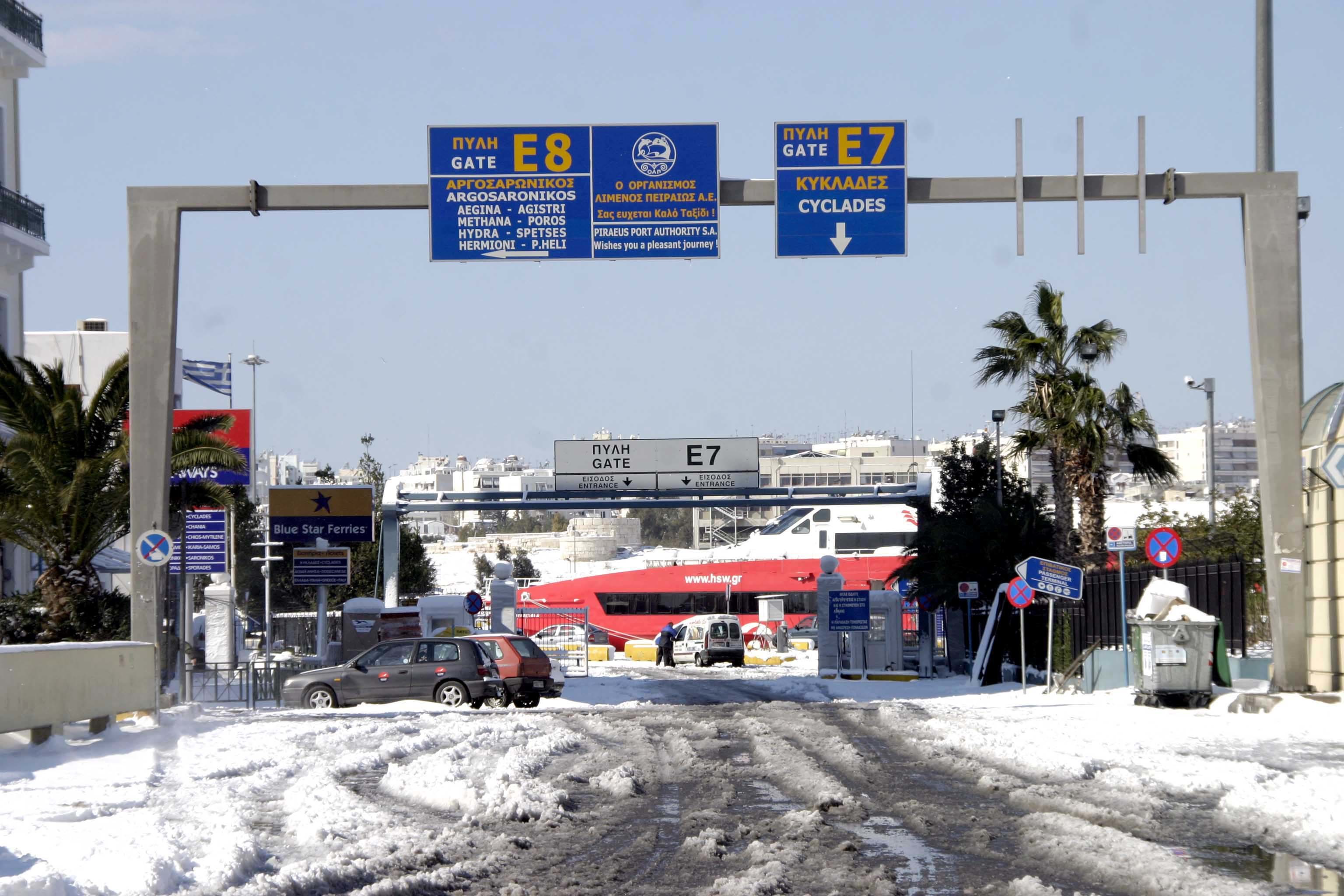 Τα έκτακτα μέτρα του δήμου Πειραιά για την επέλαση του χιονιά