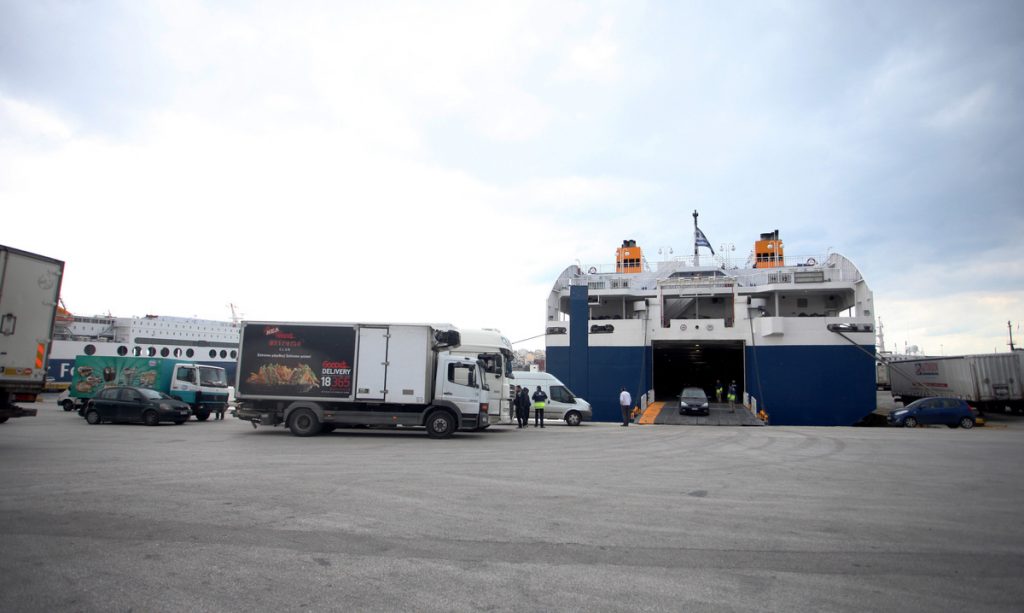 Τα πλοία έβαλαν μπροστά τις μηχανές τους