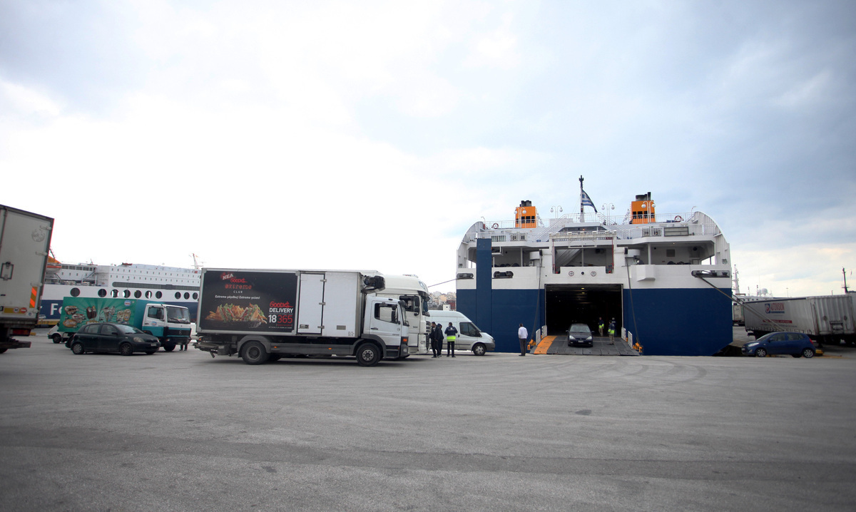 Τα πλοία έβαλαν μπροστά τις μηχανές τους