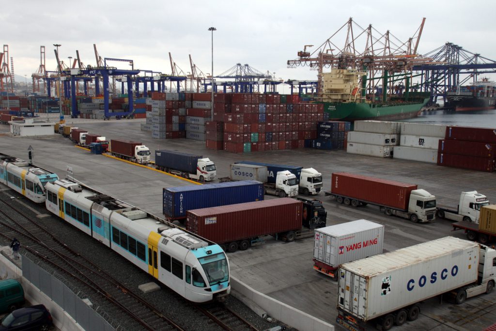 Δεξαμενή 300.000 τόνων φέρνει η Cosco στην Ελλάδα