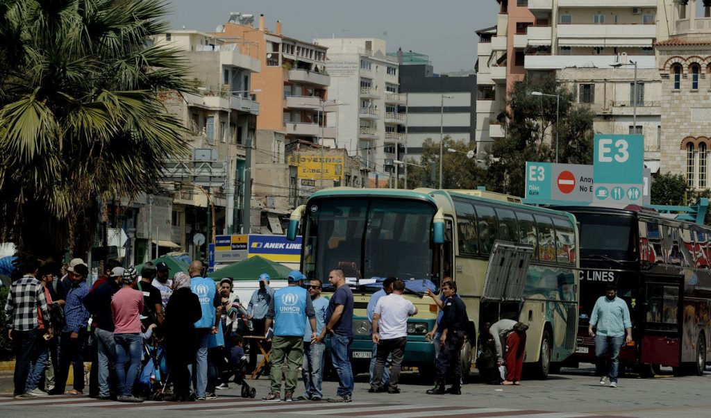 Πειραιάς: Νέο φυλλάδιο που καλεί τους πρόσφυγες να μην φύγουν