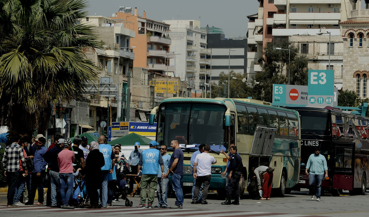 Πειραιάς: Νέο φυλλάδιο που καλεί τους πρόσφυγες να μην φύγουν