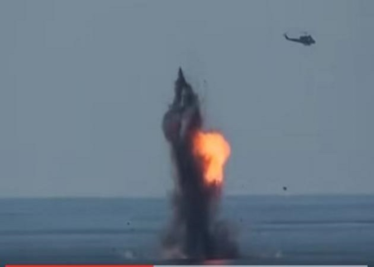 Το Αμερικανικό Πολεμικό Ναυτικό ανταλλάσσει πυρά με Σομαλούς πειρατές! [vid]