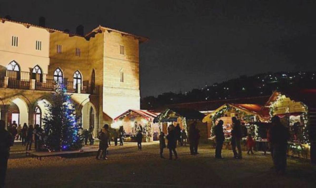 Χριστούγεννα 2016: Άναψε το χριστουγεννιάτικο δέντρο στον δήμο Πεντέλης