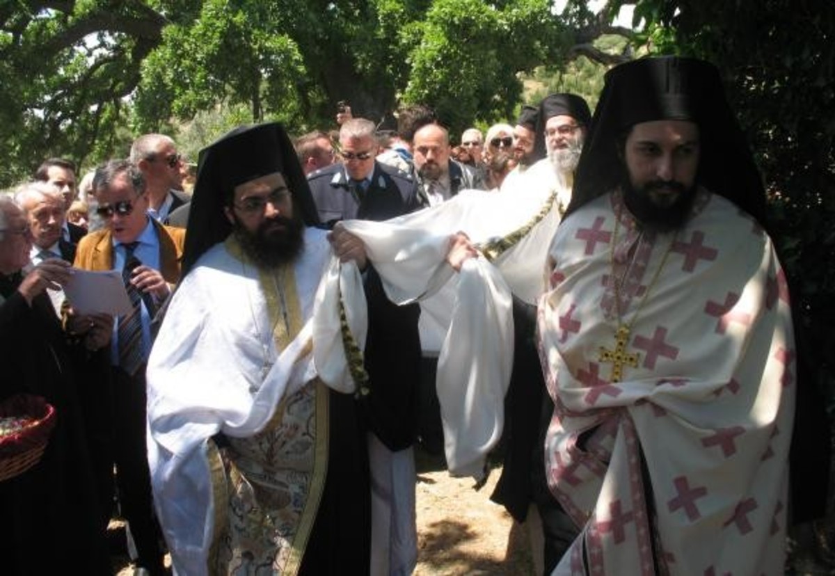 Πλήθος κόσμου στην Πεντέλη για την Αποκαθήλωση