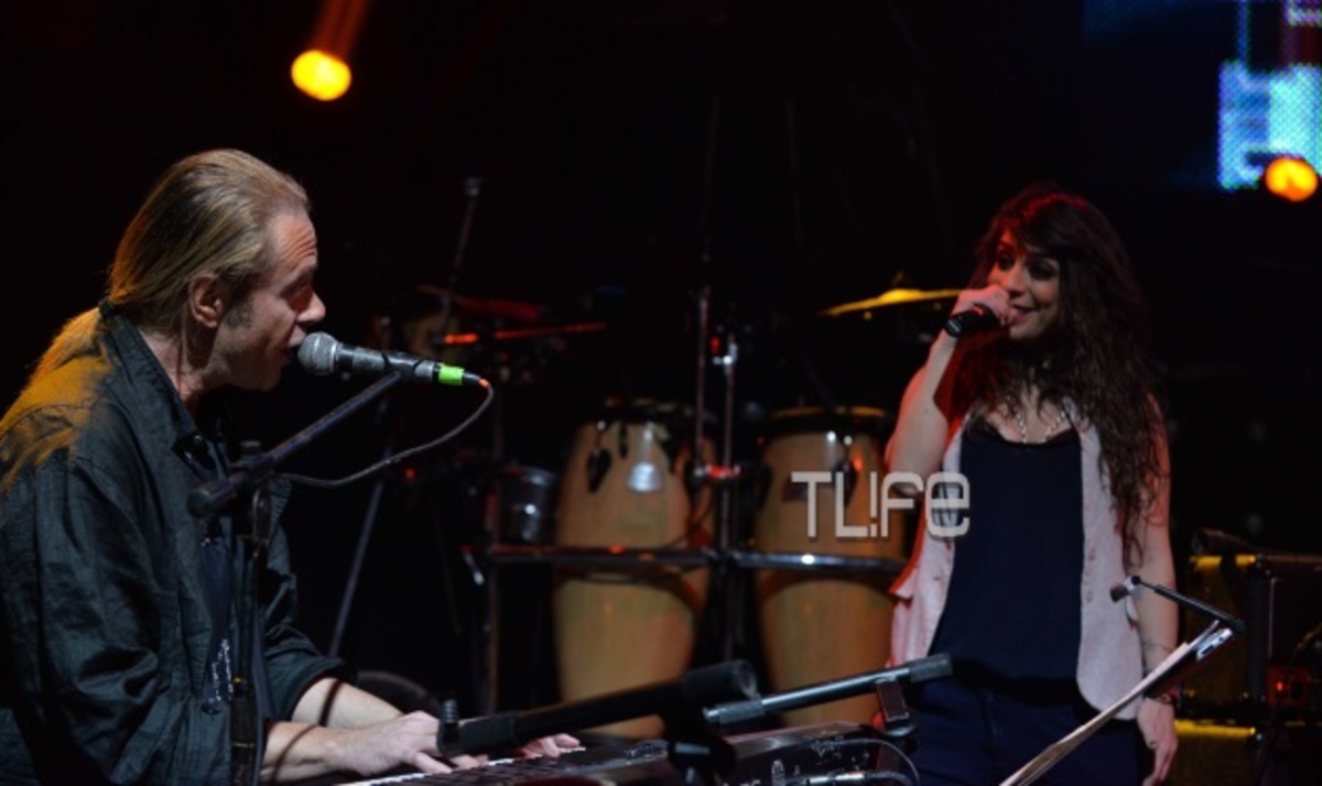 Οι καλλιτέχνες που τραγούδησαν για την αποκατάσταση του ποδιού τη Πένυς Σκάρου! Φωτογραφίες