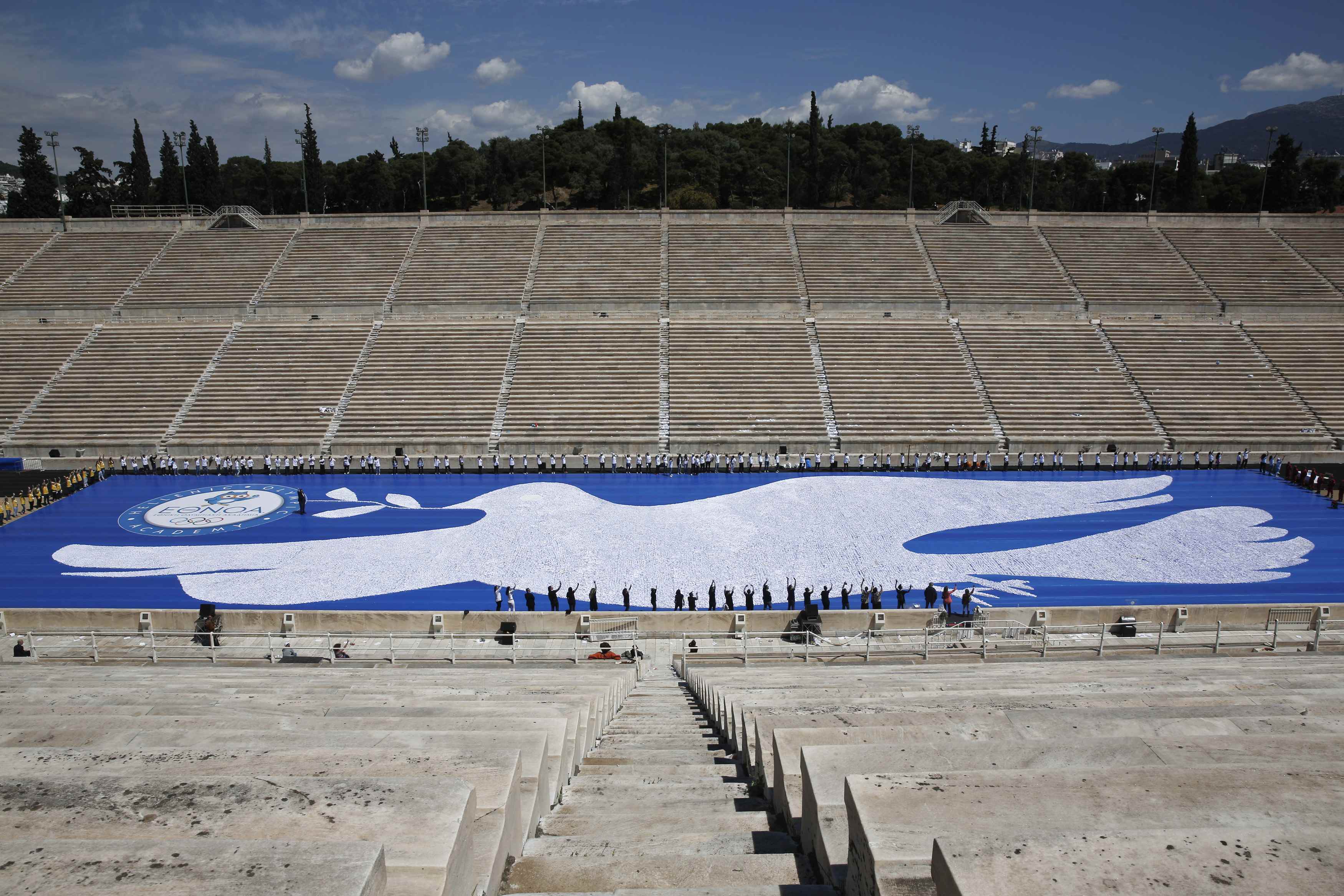 Ρεκόρ Γκίνες στο Καλλιμάρμαρο με χάρτινο περιστέρι (ΦΩΤΟ)