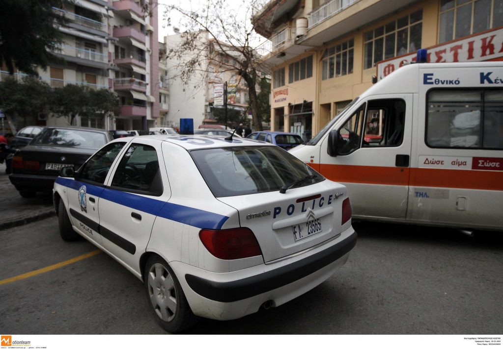 Περιπολικό της αστυνομίας και ασθενοφόρο ΦΩΤΟ EUROKINISSI