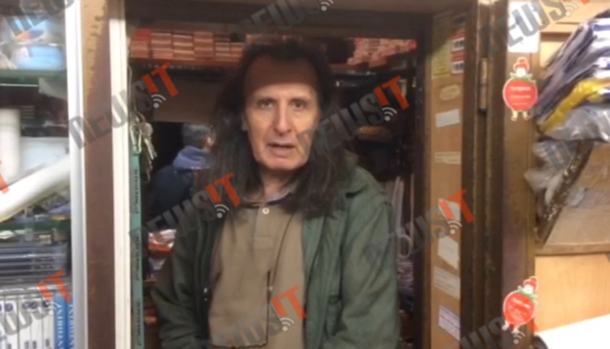 Κλείνουν τα περίπτερα