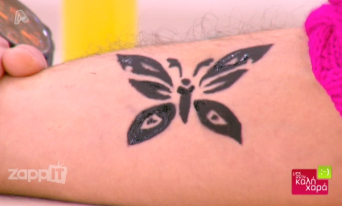 Πασίγνωστος ηθοποιός έκανε τατουάζ πεταλούδα στην εκπομπή της Γερμανού