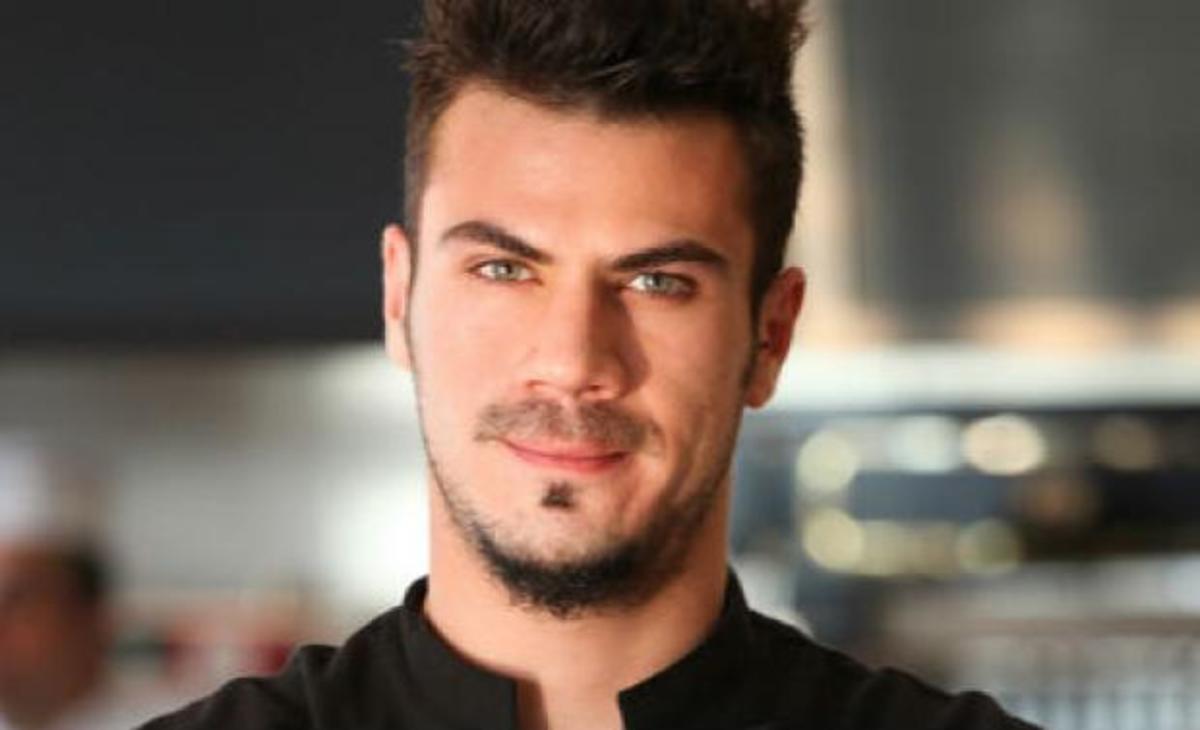Με δύο εκπομπές στο MEGA ο Άκης Πετρετζίκης
