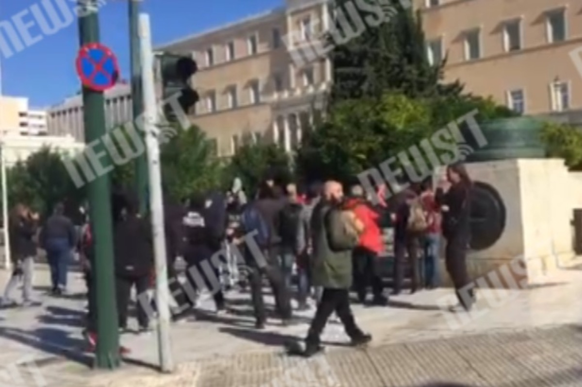 Πετροπόλεμος μπροστά στη βουλή