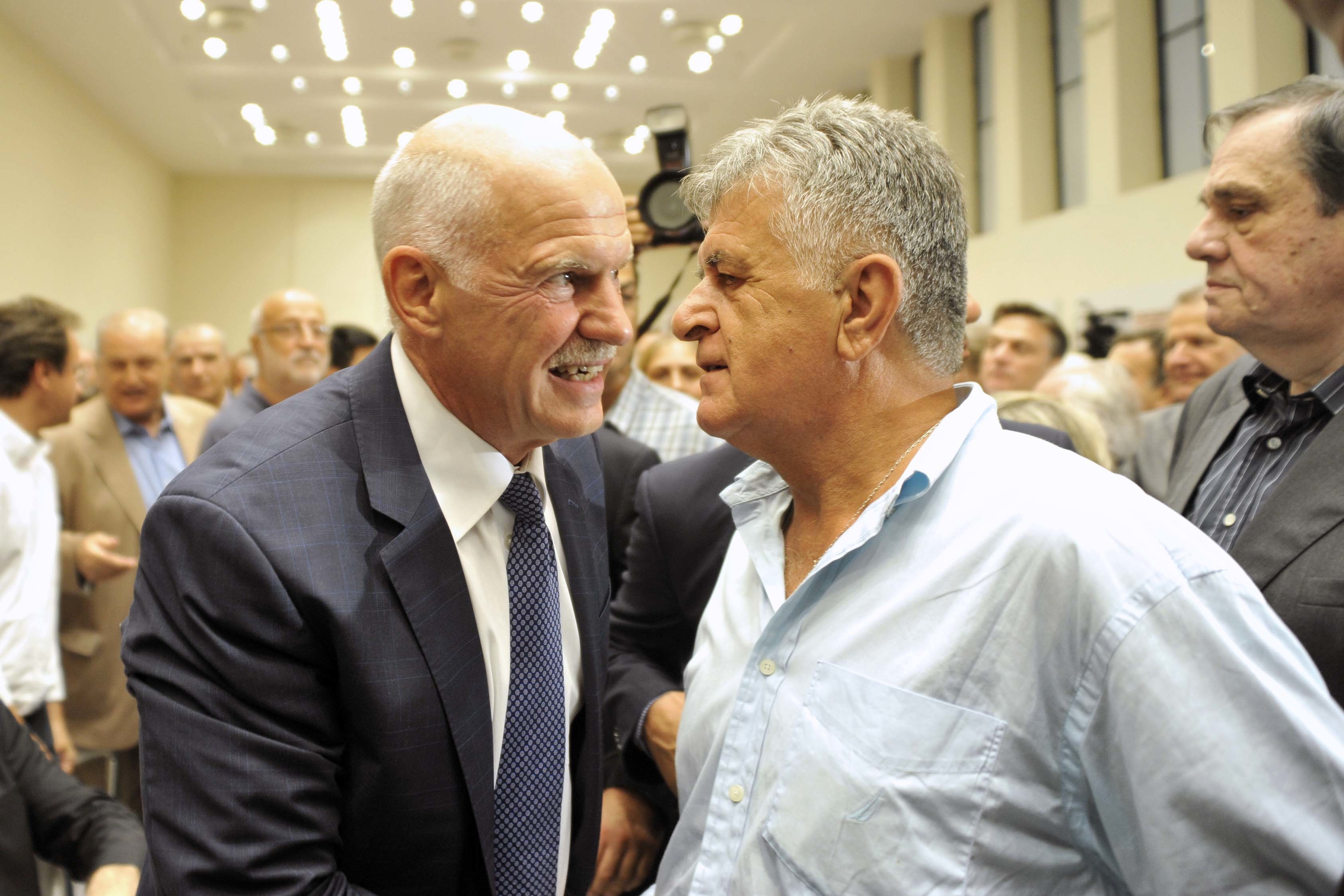 Το “τελείωσαν”! – Το ΠΑΣΟΚ διχασμένο 40 χρόνια μετά – Φ. Πετσάλνικος: Δεν οργάνωσε το περιβάλλον Παπανδρέου τα επεισόδια στο Ζάππειο